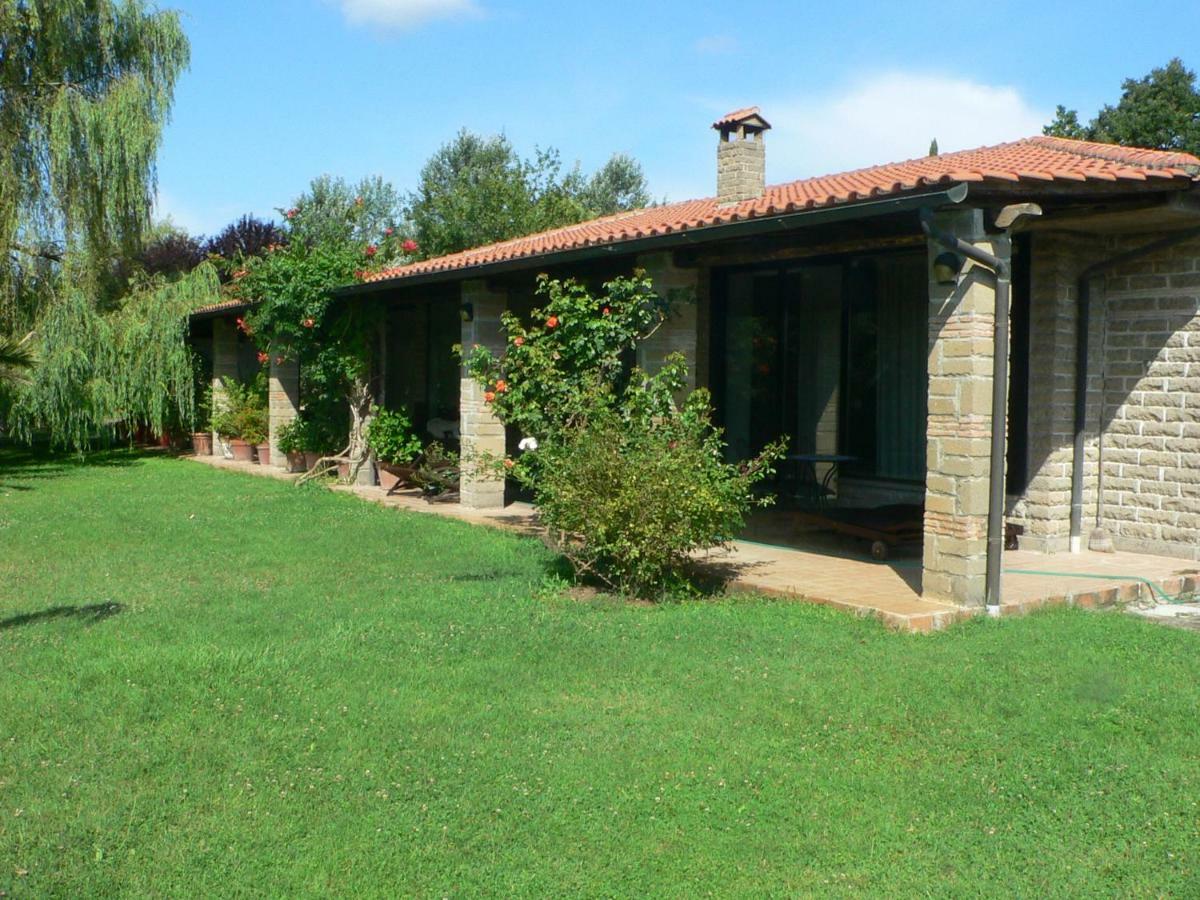 Villa Con Piscina Canale Monterano Bagian luar foto
